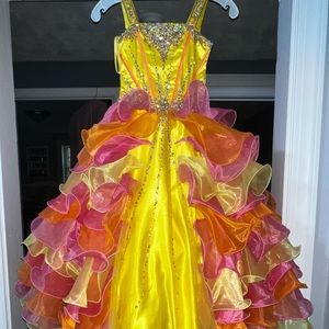 Pageant dress for sale Size 4 in little girls. Offers are always welcomed